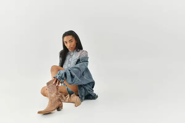 A fashionable young woman showcases her unique style through elegant attire and confident posture. — Stock Photo