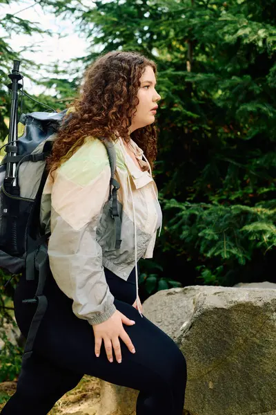 A confident plus size woman explores the rich beauty of nature in a lush green environment. — Stock Photo