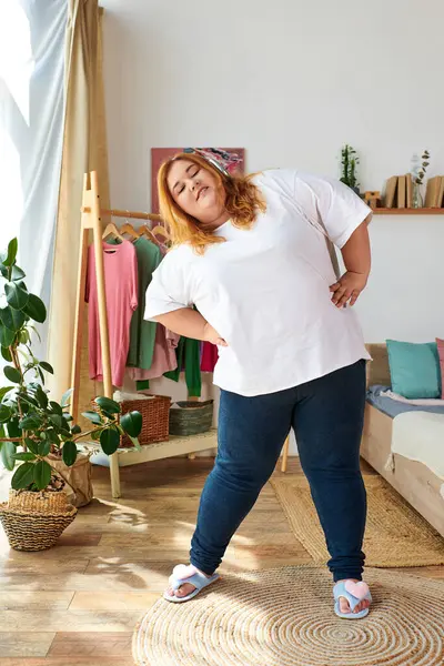 A beautiful woman showcases her style and confidence in her inviting living space. — Stock Photo