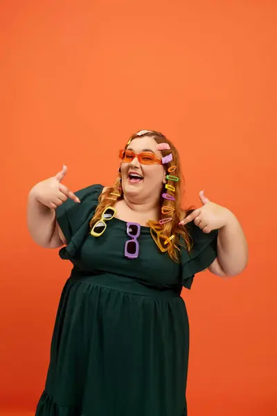 The plus size woman radiates confidence and fun, adorned with colorful hair accessories. — Stock Photo