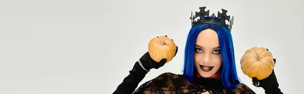 The beautiful woman captivates with her unique Halloween attire, showcasing her playful spirit. — Stock Photo