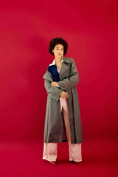 A young woman stands confidently, showcasing her emotional depth and unique style in vibrant attire. — Stock Photo