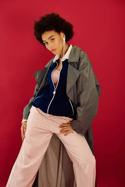 A young woman showcases her emotions and unique style with a striking pose and colorful attire. — Stock Photo
