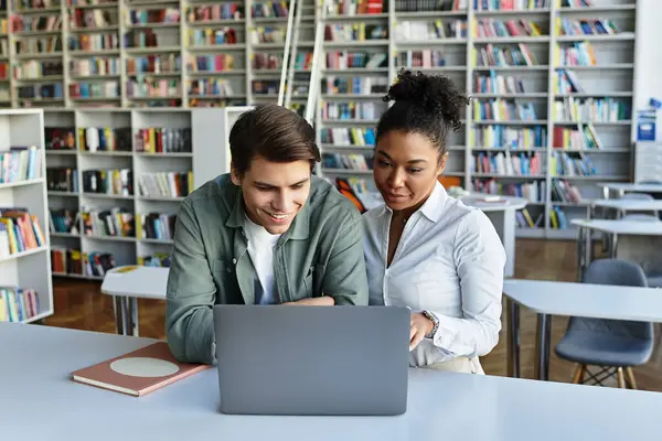 A young teacher passionately educates her student amid a library filled with books and knowledge. — Stock Photo