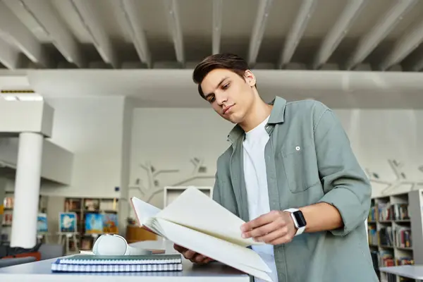 Good looking student studying hard, back to school. — Stock Photo