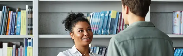 A teacher inspires her young student with valuable lessons in an inviting classroom environment. — Stock Photo