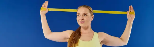 A dedicated woman works out energetically with resistance bands to strengthen her arms and enhance flexibility. — Stock Photo