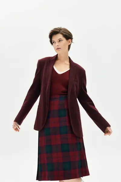 A stylish woman gracefully models warm winter attire, exuding confidence and elegance. — Stock Photo