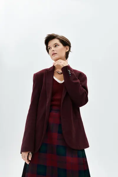 A stylish woman poses gracefully in elegant winter wear, exuding warmth and sophistication. — Stock Photo
