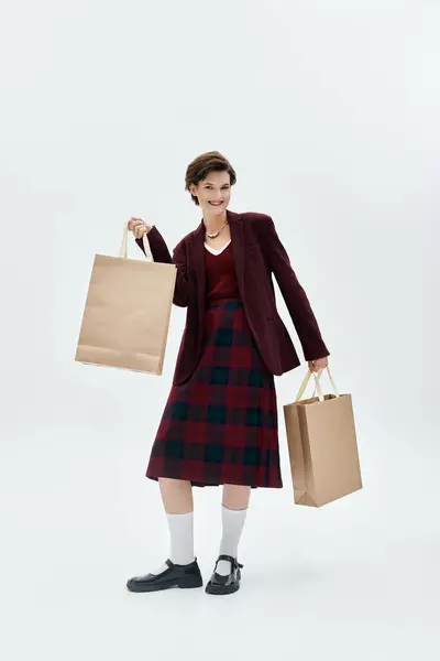 A stylish woman, dressed elegantly in winter attire, enjoys a shopping spree with cheerful energy. — Stock Photo