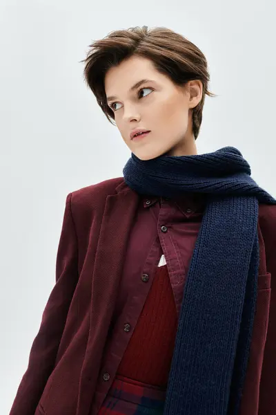 A beautiful woman exudes confidence in cozy winter clothing while gazing thoughtfully. — Stock Photo