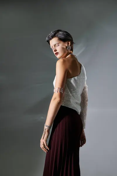 A stunning woman exudes grace in her elegant winter attire, embodying cozy sophistication. — Stock Photo