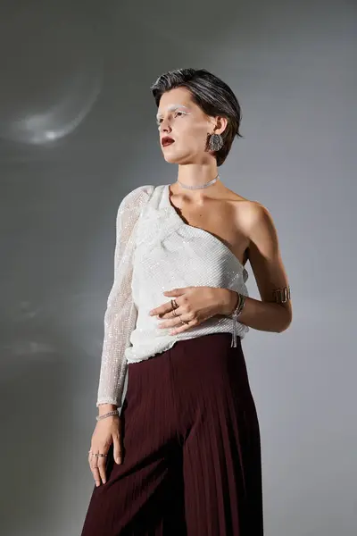 A beautiful woman combines cozy elegance with winter style, standing confidently in a chic outfit. — Stock Photo