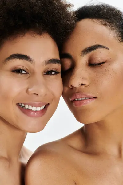 Two women share a moment of joy and closeness, showcasing natural beauty and warmth. — Stock Photo