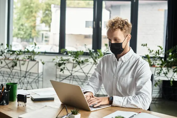 A dedicated redhead businessman in a white shirt focuses on his project while seated at a stylish office desk. — Stock Photo