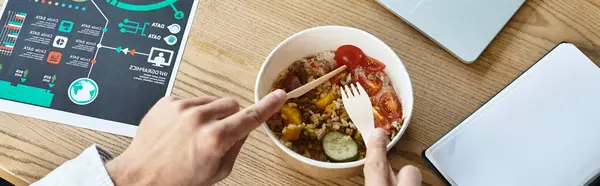 A cropped businessman focuses on his project while enjoying a healthy meal in a contemporary office setting. — Stock Photo