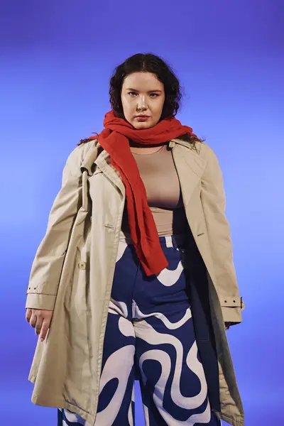 A confident plus size woman poses elegantly in a trendy outfit, radiating style and empowerment. — Stock Photo