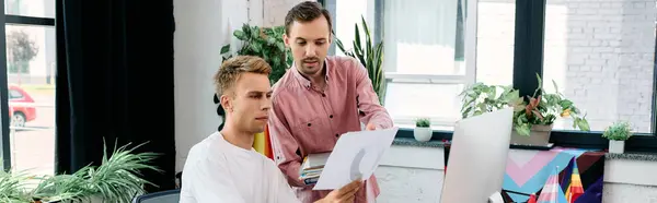 A stylish couple engages in a productive discussion while reviewing documents together. — Stock Photo