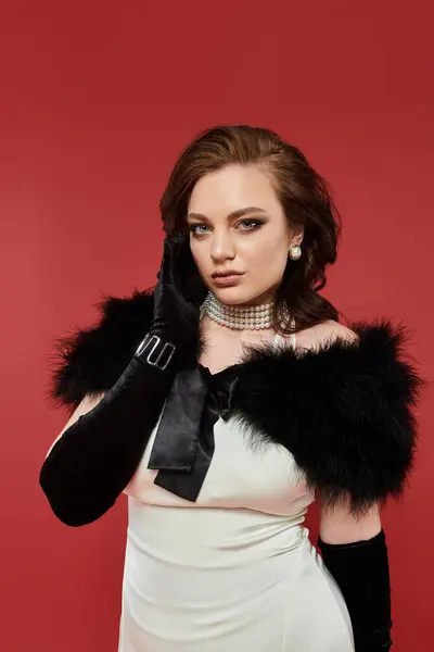 A stunning young woman in formal wear poses gracefully, radiating elegance and charm. — Stock Photo