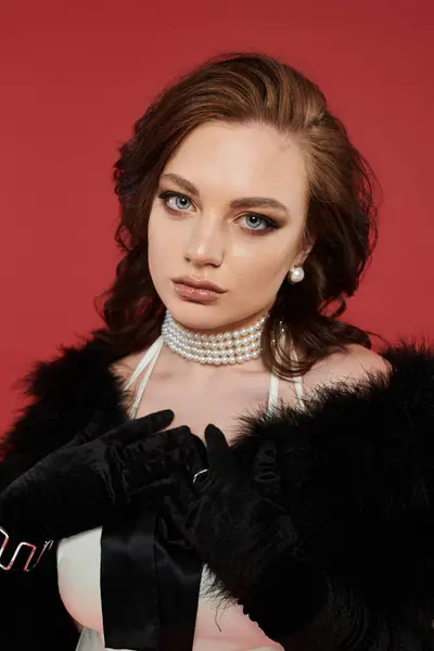 A young beautiful woman exudes sophistication in her elegant outfit and glamorous accessories. — Stock Photo
