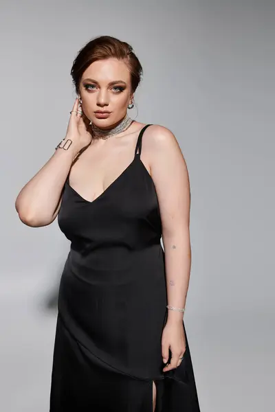 A stunning young woman showcases her elegance in sophisticated attire, exuding charm effortlessly. — Stock Photo
