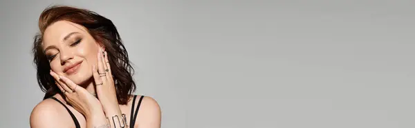 The young woman showcases her elegance while wearing a stylish outfit, exuding confidence. — Stock Photo