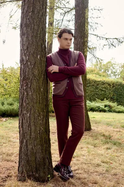 Handsome man showcases fashionable autumn attire while enjoying a picturesque setting in nature. — Stock Photo