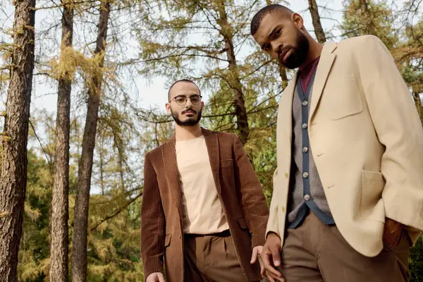 Handsome men showcase trendy autumn styles while enjoying a picturesque outdoor environment. — Stock Photo