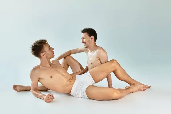 A young couple expresses love and connection while posing in an artistic and elegant manner. — Stock Photo