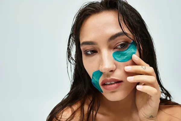 A woman relaxes while applying a vibrant skincare mask, showcasing her natural beauty. — Stock Photo