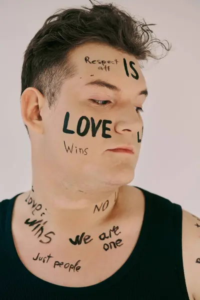 A queer person showcases powerful messages of love and unity through body art. — Stock Photo