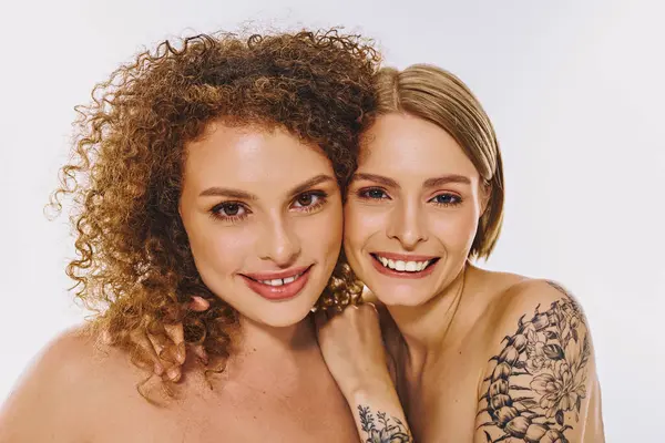 A beautiful lgbt couple embraces each other, showcasing their natural beauty in a vibrant studio atmosphere. — Stock Photo