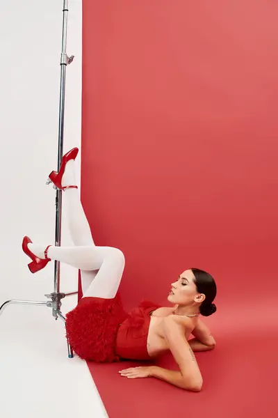 The woman showcases her stylish outfit while playfully interacting with her surroundings. — Stock Photo