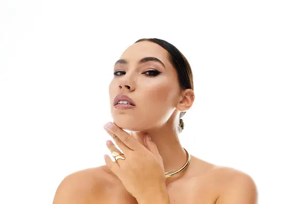 A young woman poses gracefully, displaying her beauty and artistry against a clean background. — Stock Photo