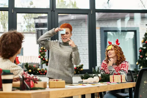 Coworkers share laughter and joy at a lively Christmas gathering. — Stock Photo