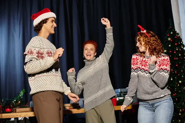 Coworkers joyfully celebrate the Christmas season with laughter and dance at the office. — Stock Photo