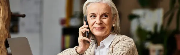 This charming woman enjoys a cheerful conversation, radiating warmth and happiness indoors. — Stock Photo