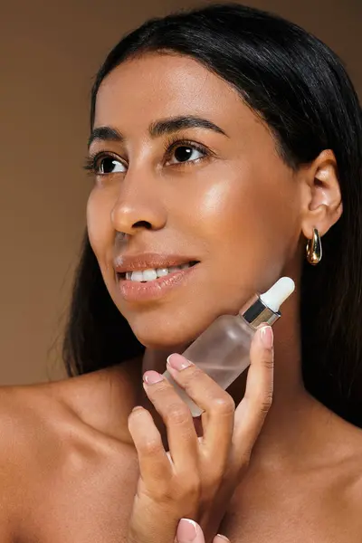 A woman with brunette hair applies skincare while highlighting beauty diversity in a studio setting. — Stock Photo
