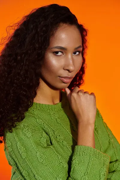 A charming woman showcases her style and confidence with a poised demeanor and vibrant colors. — Stock Photo