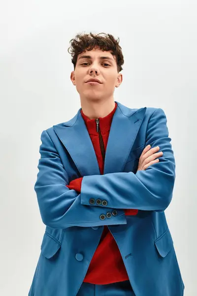 Confident young man showcases modern fashion with a vibrant outfit, exuding charm and elegance. — Stock Photo