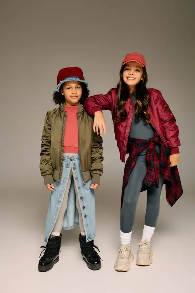 Two cheerful kids display festive Christmas fashion while celebrating the holiday spirit. — Stock Photo