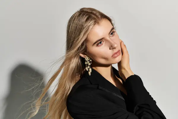 A stunning young woman showcases her beauty and fashion expertise in a stylish black ensemble. — Stock Photo