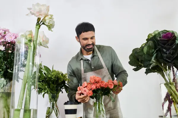 A skilled florist showcases his craft, creating beautiful floral arrangements with fresh blooms. — Stock Photo