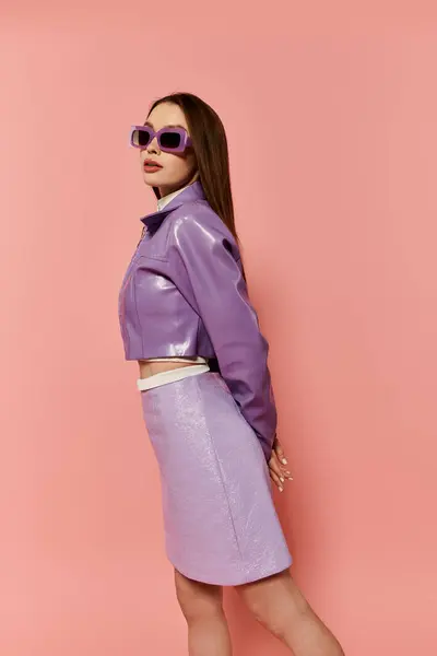A stylish woman confidently flaunts her fashion in a chic lavender outfit. — Stock Photo