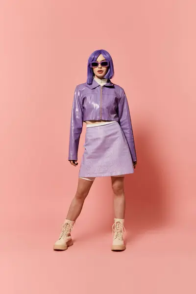 A stylish woman embraces her unique fashion in a light purple outfit and bold accessories. — Stock Photo