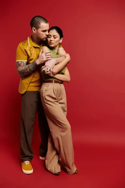 A lovely couple shares a tender moment in a studio, showcasing their style and connection. — Stock Photo
