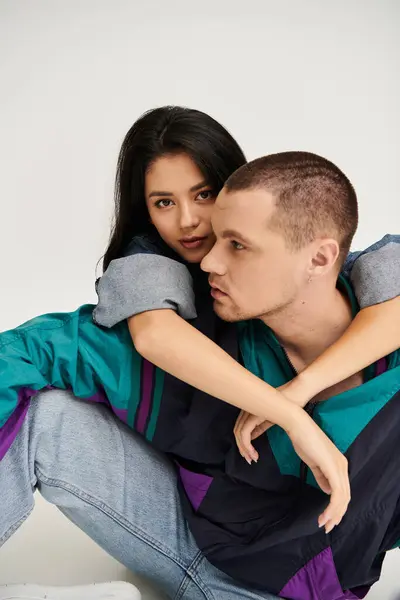 A beautiful couple showcases their romance in trendy outfits, celebrating love in a cozy studio. — Stock Photo