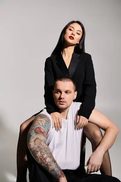 Young couple poses together in fashionable attire, showcasing their romantic connection. — Stock Photo