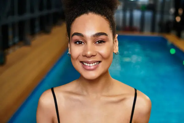 Beautiful young woman radiating joy and relaxation in a tranquil spa environment. — Stock Photo