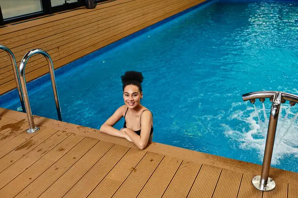 Young woman relaxes in the tranquil water of a spa pool, embracing peace and rejuvenation. — Stock Photo